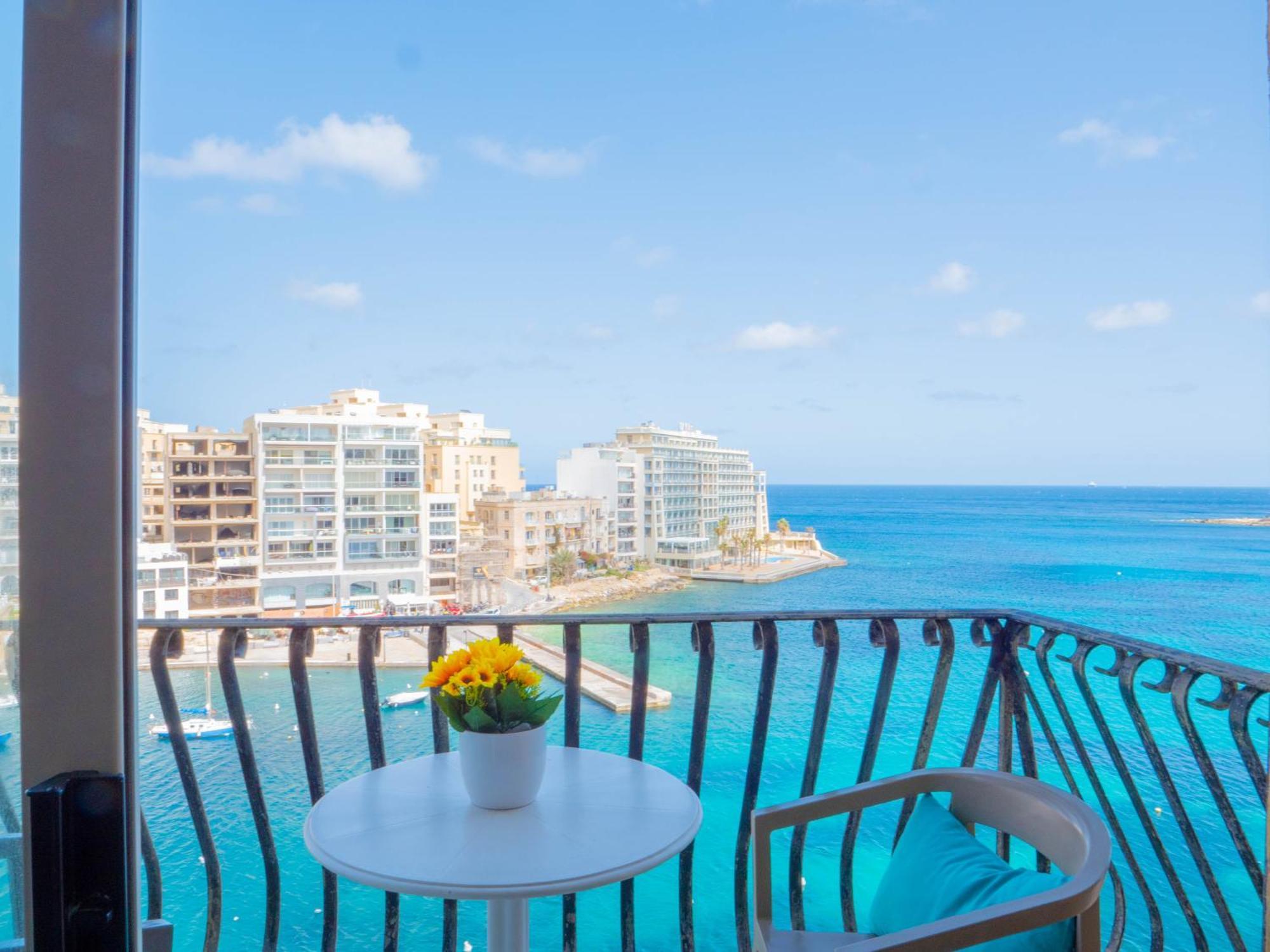 Morina Court - Seaview And Penthouse In St Julians By Shortletsmalta