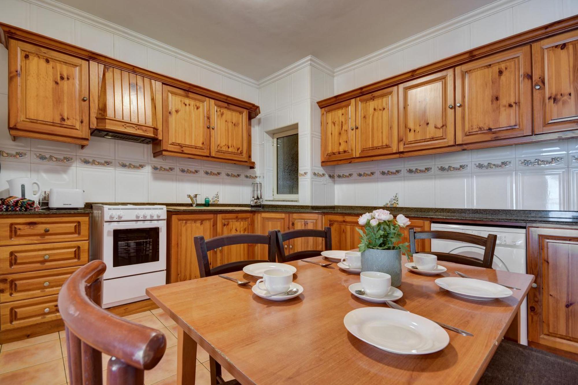 Morina Court - Seaview And Penthouse In St Julians By Shortletsmalta