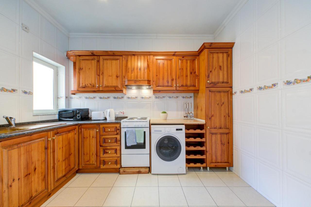 Morina Court - Seaview And Penthouse In St Julians By Shortletsmalta Lägenhet *